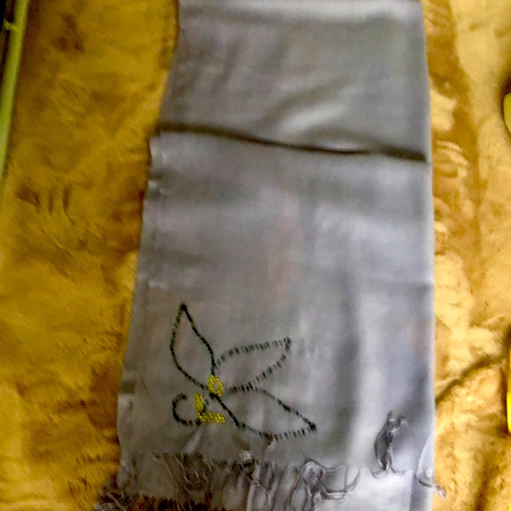 Beautiful scarf ! 74 inch length by just over 25 inch width!